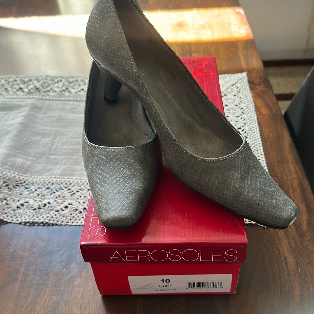 Aerosoles size 10 Cheerful Gray Pumps Snakeskin Comfort Shoes w/Heelrest